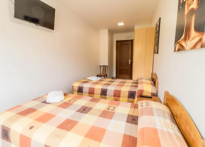 Hostal - Restaurante La Buena Villa by Vivere Stays